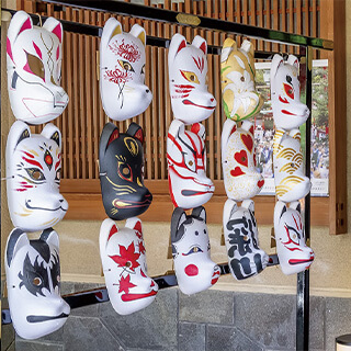 キツネ面 絵付け